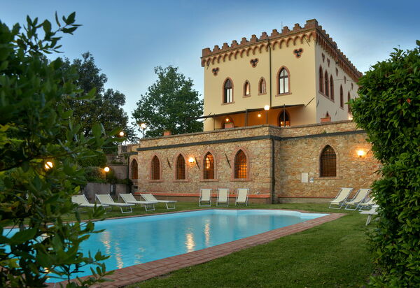 Castello Benedetti: Attività, Caratteristiche, Città, Estate, Esterni, Giardino, Piscina, Primavera, Soggiorno