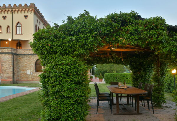 Castello Benedetti: Attività, Caratteristiche, Città, Estate, Esterni, Giardino, Piscina, Primavera, Soggiorno