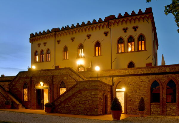 Castello Benedetti: Attività, Caratteristiche, Città, Estate, Esterni, Giardino, Piscina, Primavera, Soggiorno