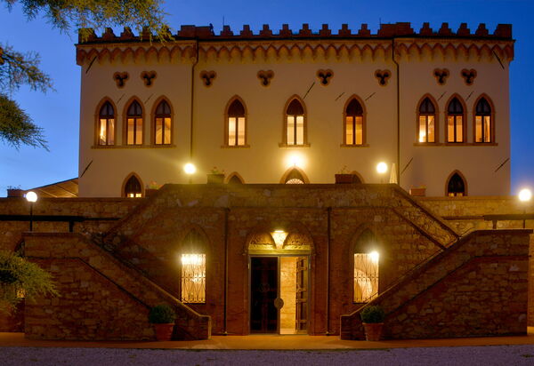 Castello Benedetti: Attività, Caratteristiche, Città, Estate, Esterni, Giardino, Piscina, Primavera, Soggiorno