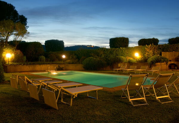 Castello Benedetti: Attività, Caratteristiche, Città, Estate, Esterni, Giardino, Piscina, Primavera, Soggiorno