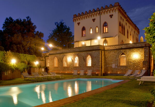 Castello Benedetti: Attività, Caratteristiche, Città, Estate, Esterni, Giardino, Piscina, Primavera, Soggiorno