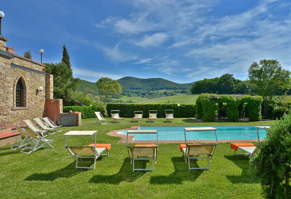 Castello Benedetti: Attività, Caratteristiche, Città, Estate, Esterni, Giardino, Piscina, Primavera, Soggiorno