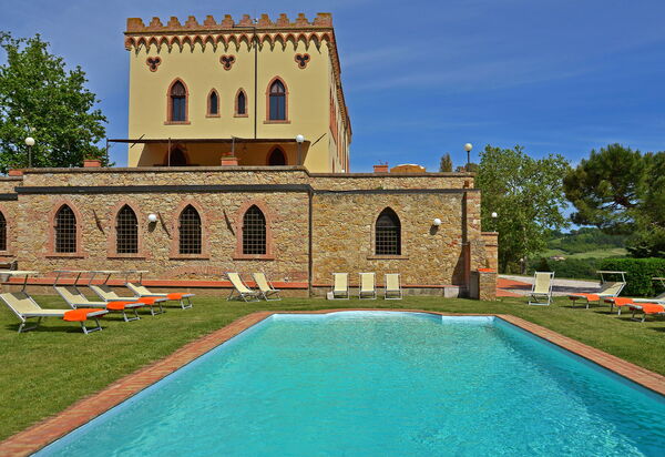 Castello Benedetti: Attività, Caratteristiche, Città, Estate, Esterni, Giardino, Piscina, Primavera, Soggiorno