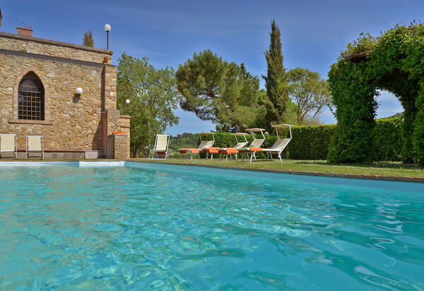 Castello Benedetti: Attività, Caratteristiche, Città, Estate, Esterni, Giardino, Piscina, Primavera, Soggiorno