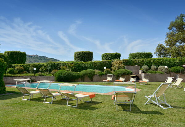 Castello Benedetti: Attività, Caratteristiche, Città, Estate, Esterni, Giardino, Piscina, Primavera, Soggiorno