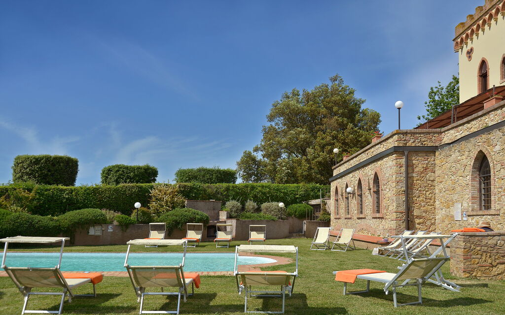 Castello Benedetti: Attività, Caratteristiche, Città, Estate, Esterni, Giardino, Piscina, Primavera, Soggiorno