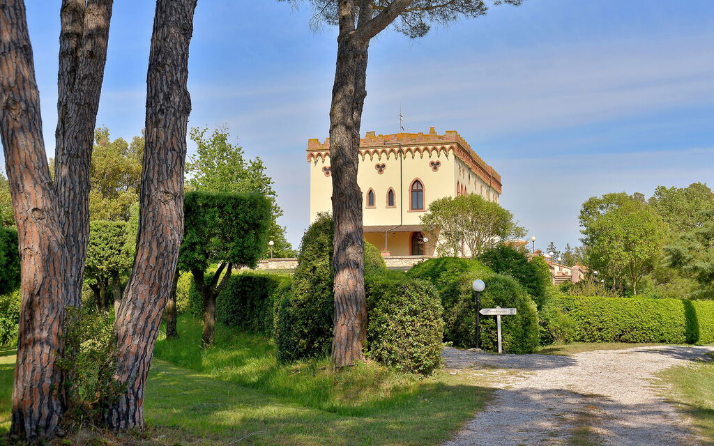 Castello Benedetti: Attività, Caratteristiche, Città, Estate, Esterni, Giardino, Piscina, Primavera, Soggiorno