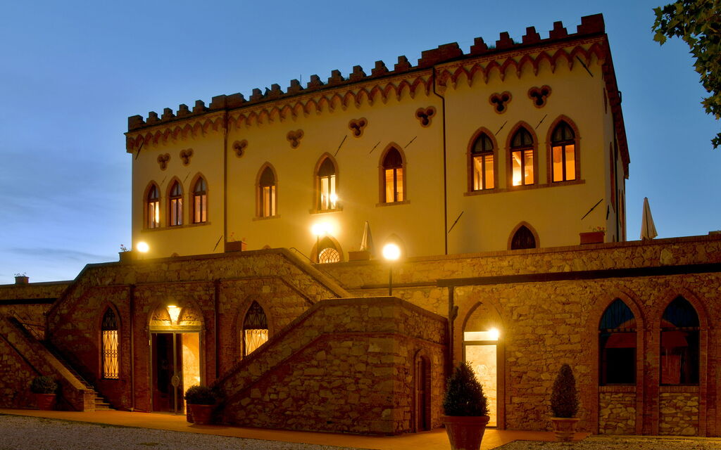 Castello Benedetti: Attività, Caratteristiche, Città, Estate, Esterni, Giardino, Piscina, Primavera, Soggiorno