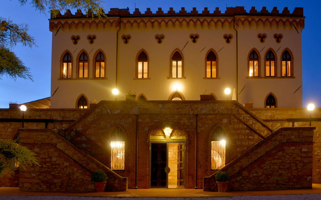 Castello Benedetti: Attività, Caratteristiche, Città, Estate, Esterni, Giardino, Piscina, Primavera, Soggiorno