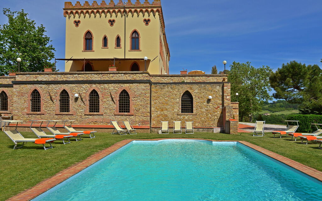 Castello Benedetti: Attività, Caratteristiche, Città, Estate, Esterni, Giardino, Piscina, Primavera, Soggiorno