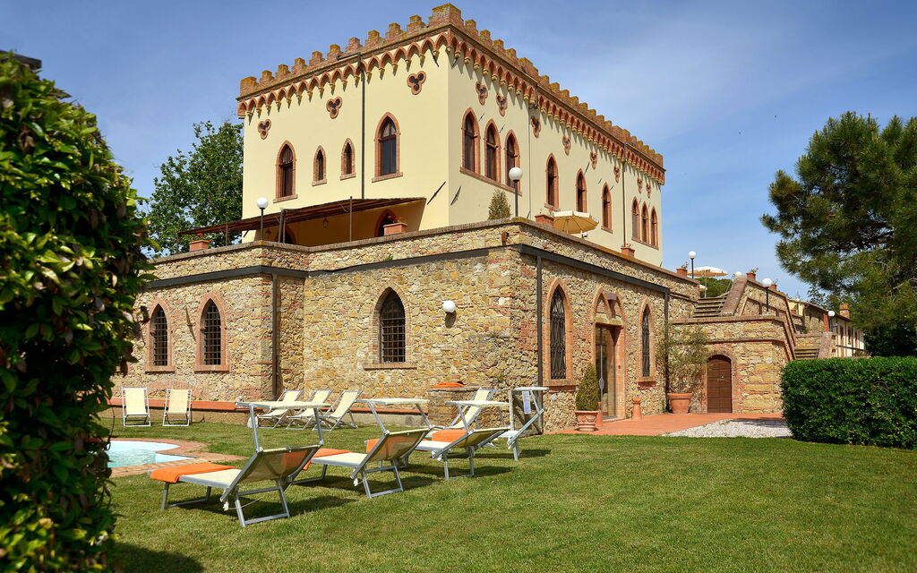 Castello Benedetti: Attività, Caratteristiche, Città, Estate, Esterni, Giardino, Piscina, Primavera, Soggiorno