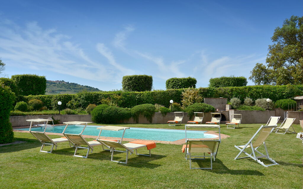 Castello Benedetti: Attività, Caratteristiche, Città, Estate, Esterni, Giardino, Piscina, Primavera, Soggiorno