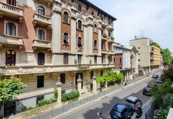 De Toni Retreat: Amenities, Building Exterior, Spring