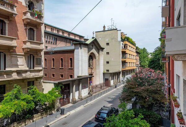 De Toni Retreat: Amenities, Building Exterior, Spring