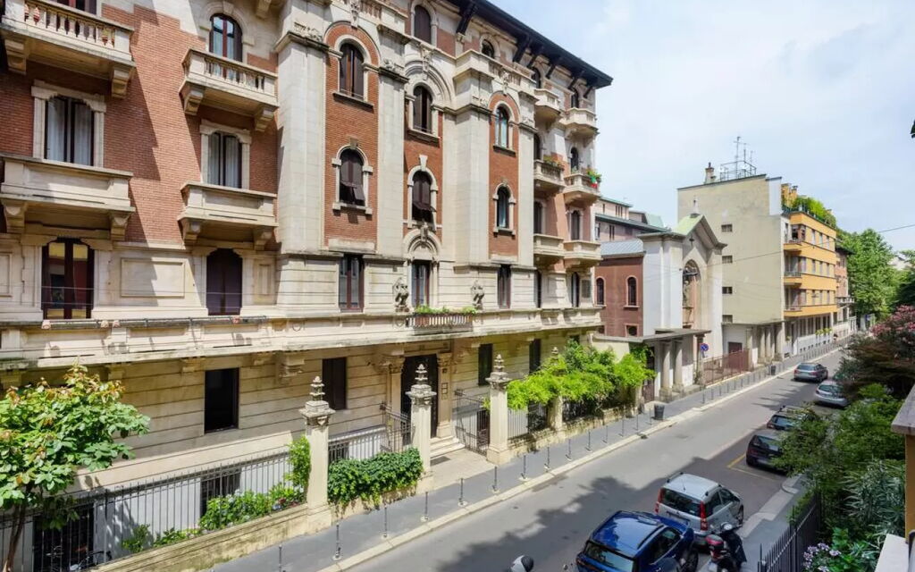 De Toni Retreat: Amenities, Building Exterior, Spring