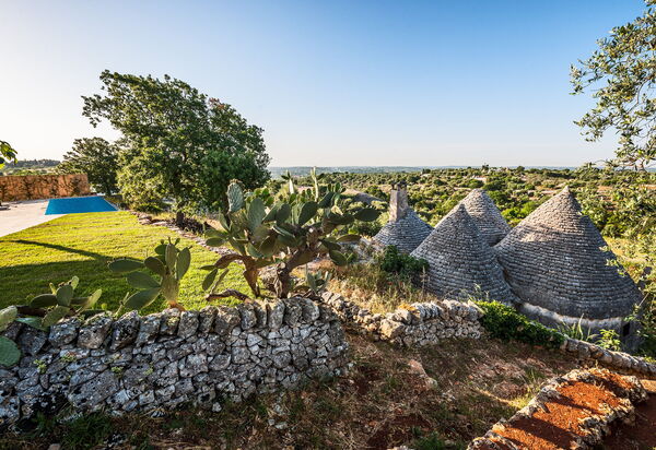 Villa Pascal: Building Exterior, Garden, Outdoor, Spring, Summer