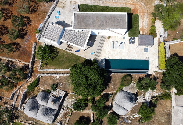 Villa Pascal: Building Exterior, Garden, Outdoor, Spring, Summer