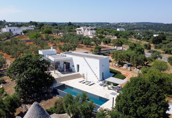 Villa Pascal: Building Exterior, Garden, Outdoor, Spring, Summer