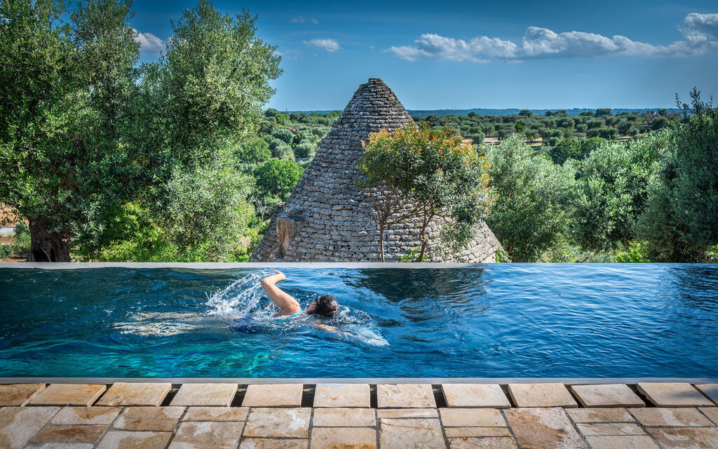 Villa Pascal: Building Exterior, Garden, Outdoor, Spring, Summer