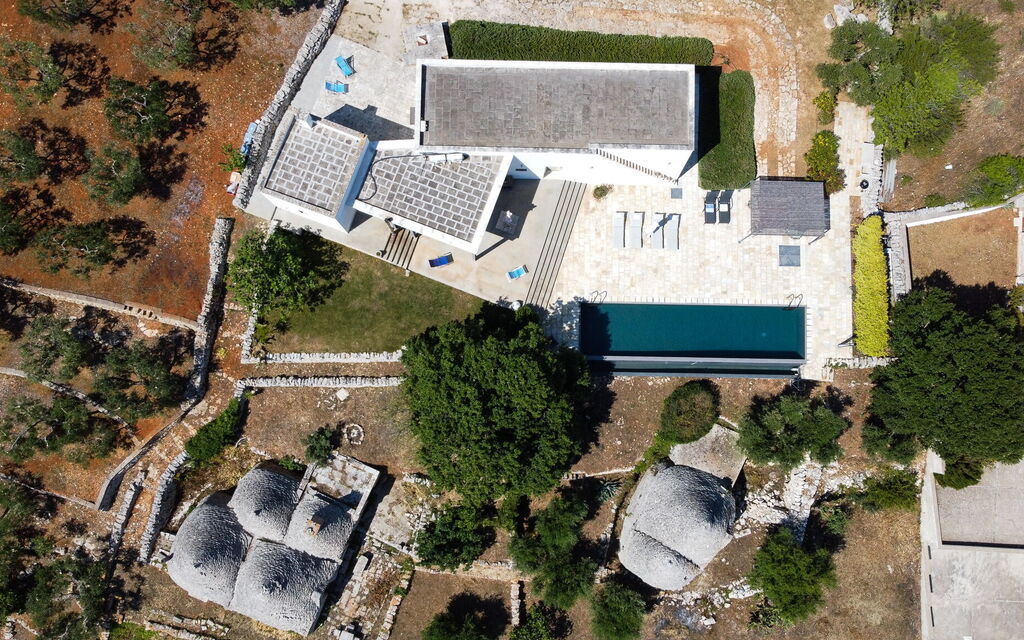 Villa Pascal: Building Exterior, Garden, Outdoor, Spring, Summer