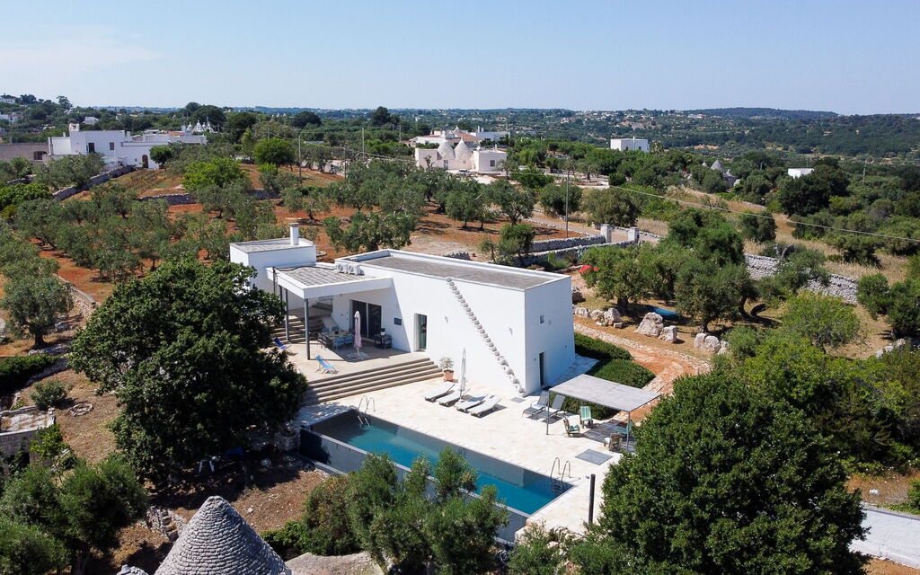 Villa Pascal: Building Exterior, Garden, Outdoor, Spring, Summer