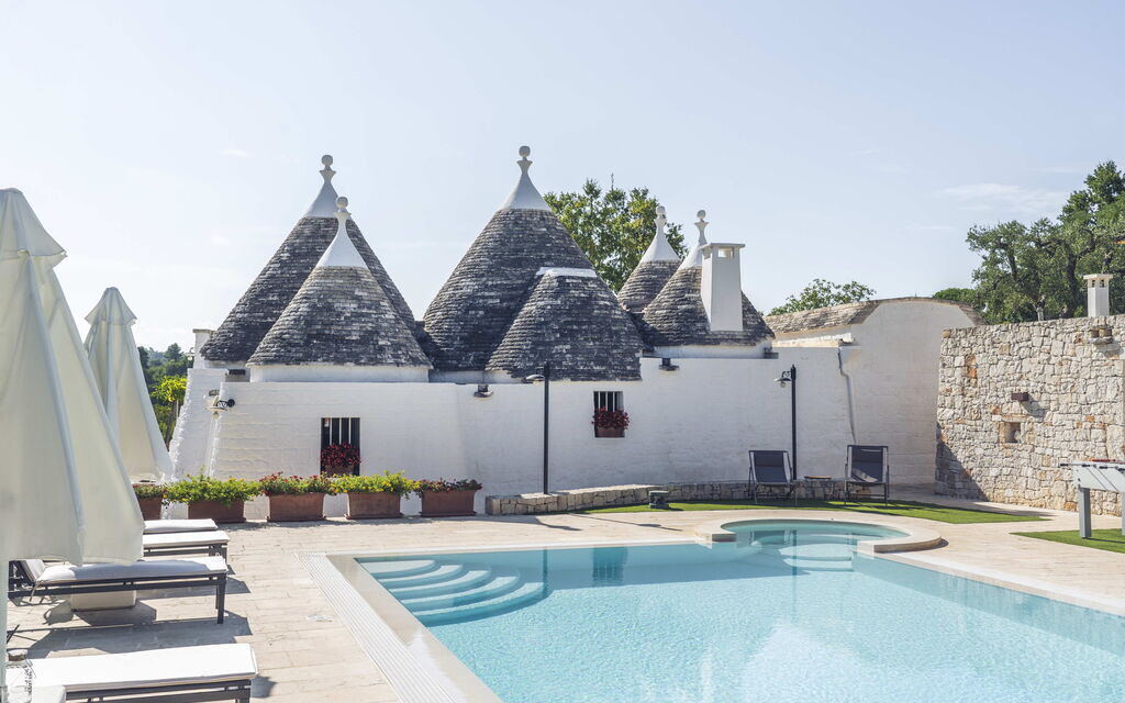 Trullo Francesca: Attività, Balcone / Terrazza / Patio, Caratteristiche, Estate, Esterni, Giardino, Piscina, Primavera