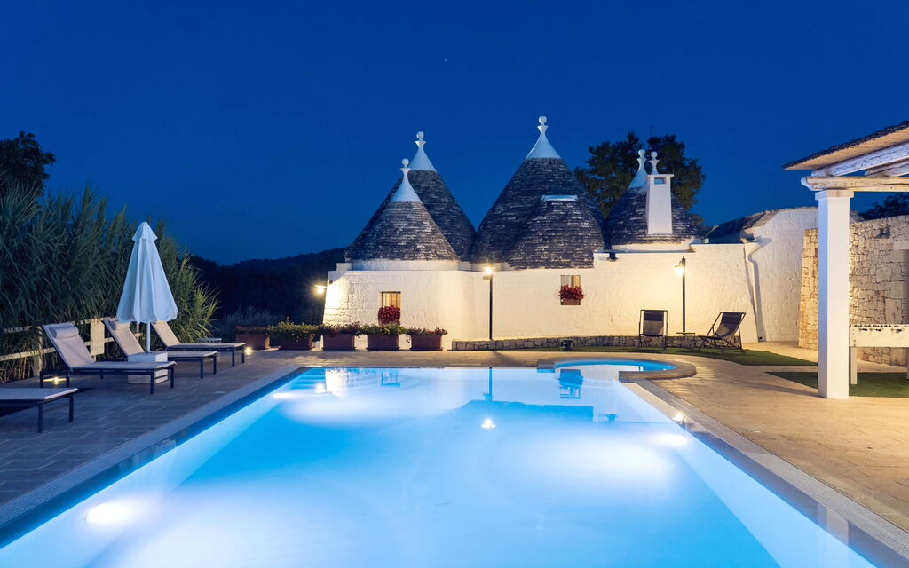 Trullo Francesca: Attività, Balcone / Terrazza / Patio, Caratteristiche, Estate, Esterni, Giardino, Piscina, Primavera