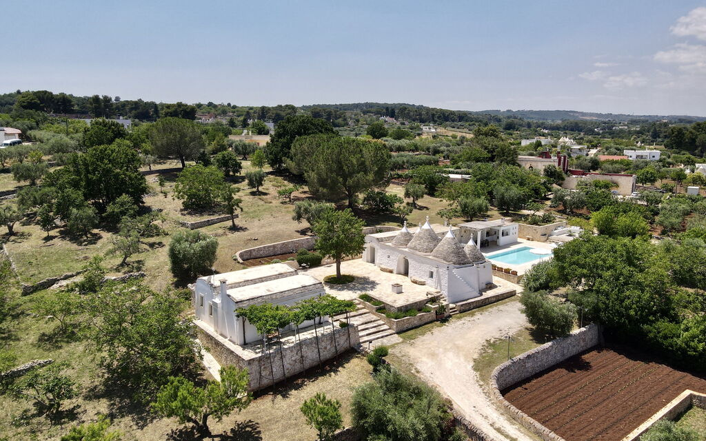 Trullo Francesca: Attività, Balcone / Terrazza / Patio, Caratteristiche, Estate, Esterni, Giardino, Piscina, Primavera