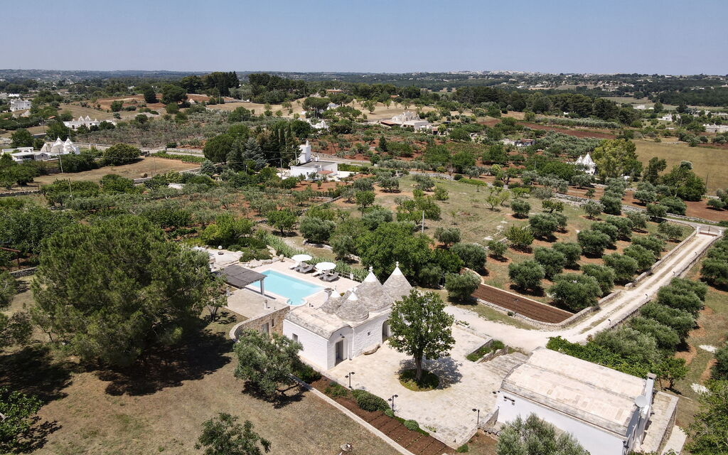 Trullo Francesca: Attività, Balcone / Terrazza / Patio, Caratteristiche, Estate, Esterni, Giardino, Piscina, Primavera