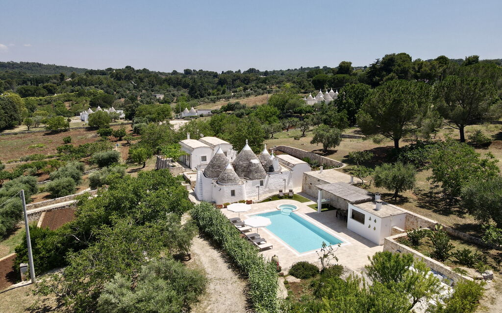 Trullo Francesca: Attività, Balcone / Terrazza / Patio, Caratteristiche, Estate, Esterni, Giardino, Piscina, Primavera