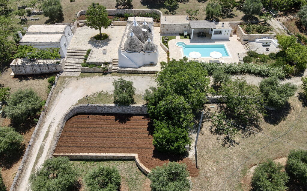 Trullo Francesca: Attività, Balcone / Terrazza / Patio, Caratteristiche, Estate, Esterni, Giardino, Piscina, Primavera