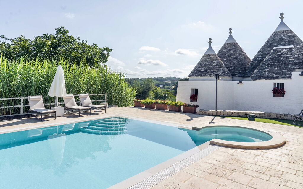 Trullo Francesca: Attività, Balcone / Terrazza / Patio, Caratteristiche, Estate, Esterni, Giardino, Piscina, Primavera