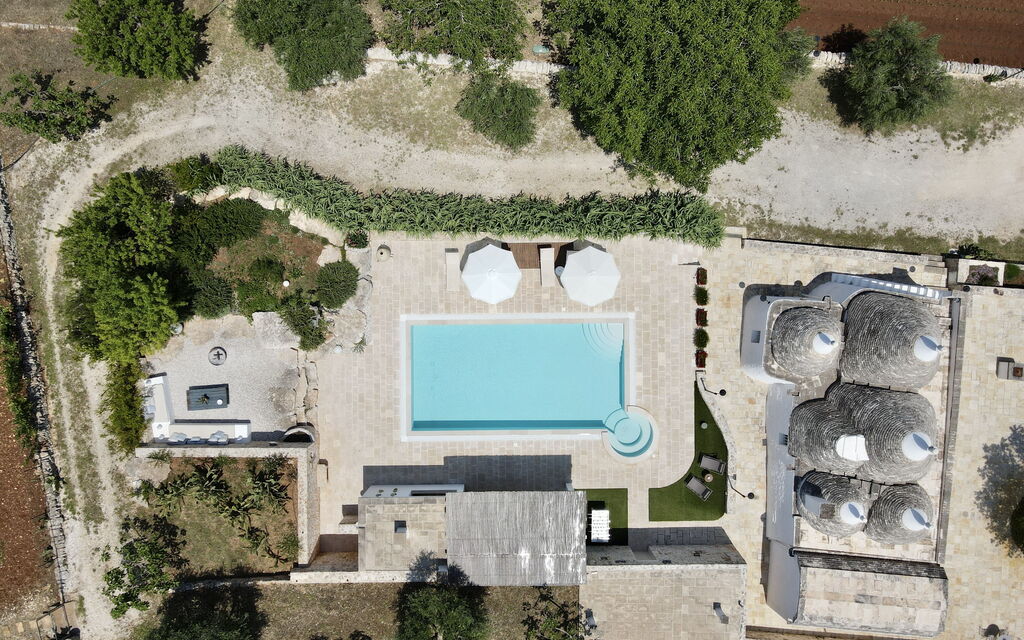 Trullo Francesca: Attività, Balcone / Terrazza / Patio, Caratteristiche, Estate, Esterni, Giardino, Piscina, Primavera