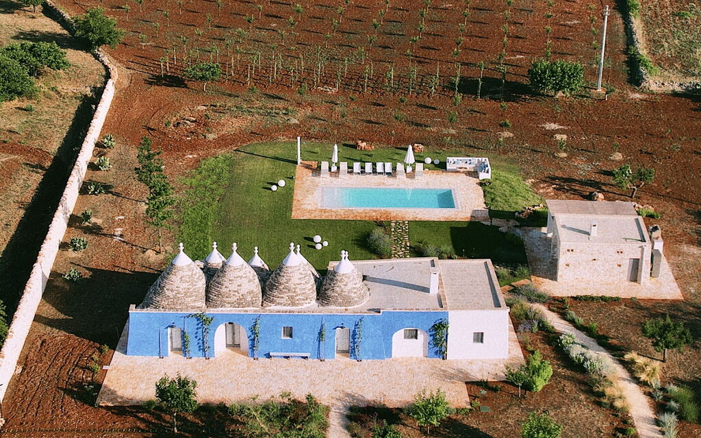 Trullo Cinzia: Attività, Balcone / Terrazza / Patio, Caratteristiche, Estate, Esterni, Giardino, Piscina, Primavera, Servizi