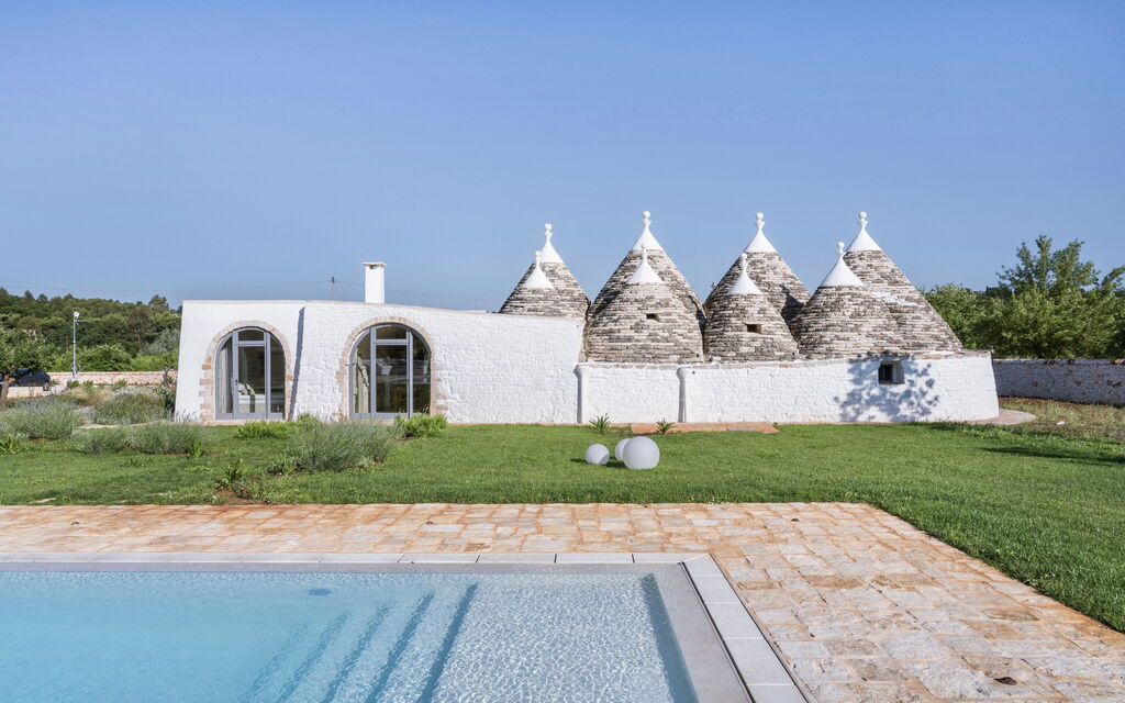 Trullo Cinzia: Attività, Balcone / Terrazza / Patio, Caratteristiche, Estate, Esterni, Giardino, Piscina, Primavera, Servizi