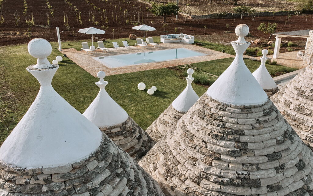 Trullo Cinzia: Attività, Balcone / Terrazza / Patio, Caratteristiche, Estate, Esterni, Giardino, Piscina, Primavera, Servizi