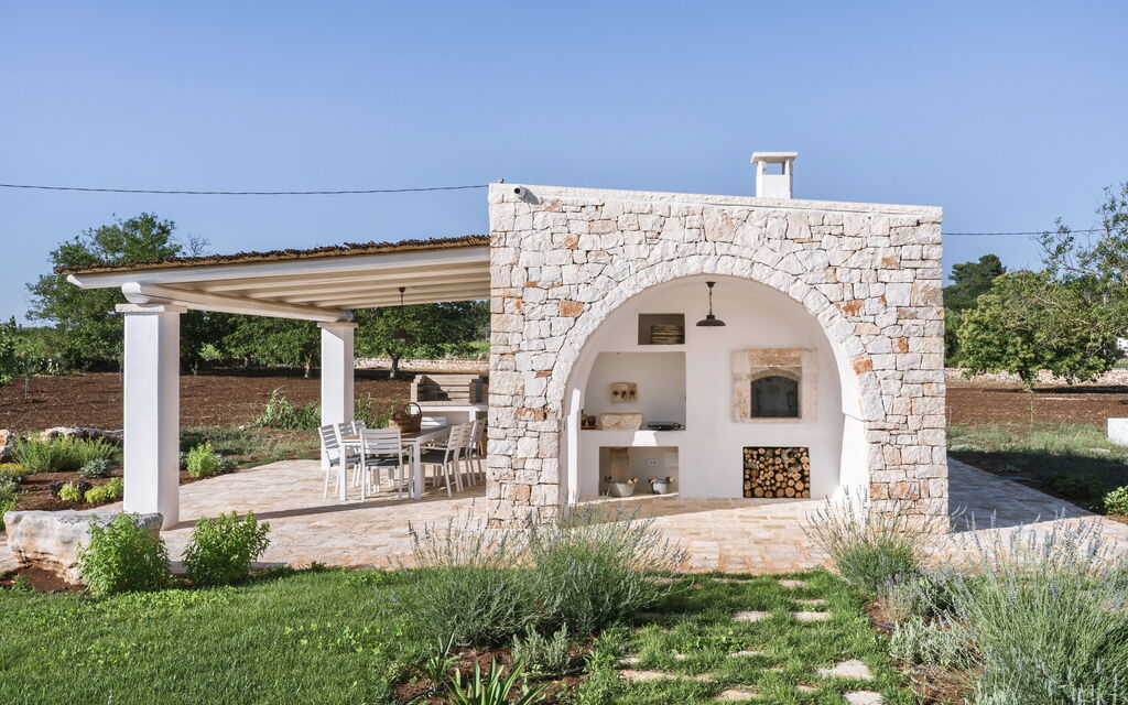 Trullo Cinzia: Attività, Balcone / Terrazza / Patio, Caratteristiche, Estate, Esterni, Giardino, Piscina, Primavera, Servizi