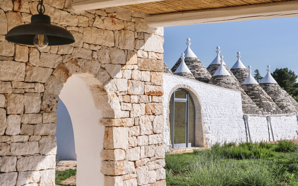 Trullo Cinzia: Attività, Balcone / Terrazza / Patio, Caratteristiche, Estate, Esterni, Giardino, Piscina, Primavera, Servizi