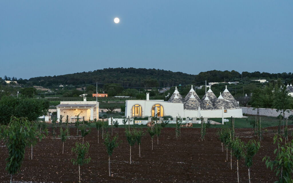 Trullo Cinzia: Attività, Balcone / Terrazza / Patio, Caratteristiche, Estate, Esterni, Giardino, Piscina, Primavera, Servizi
