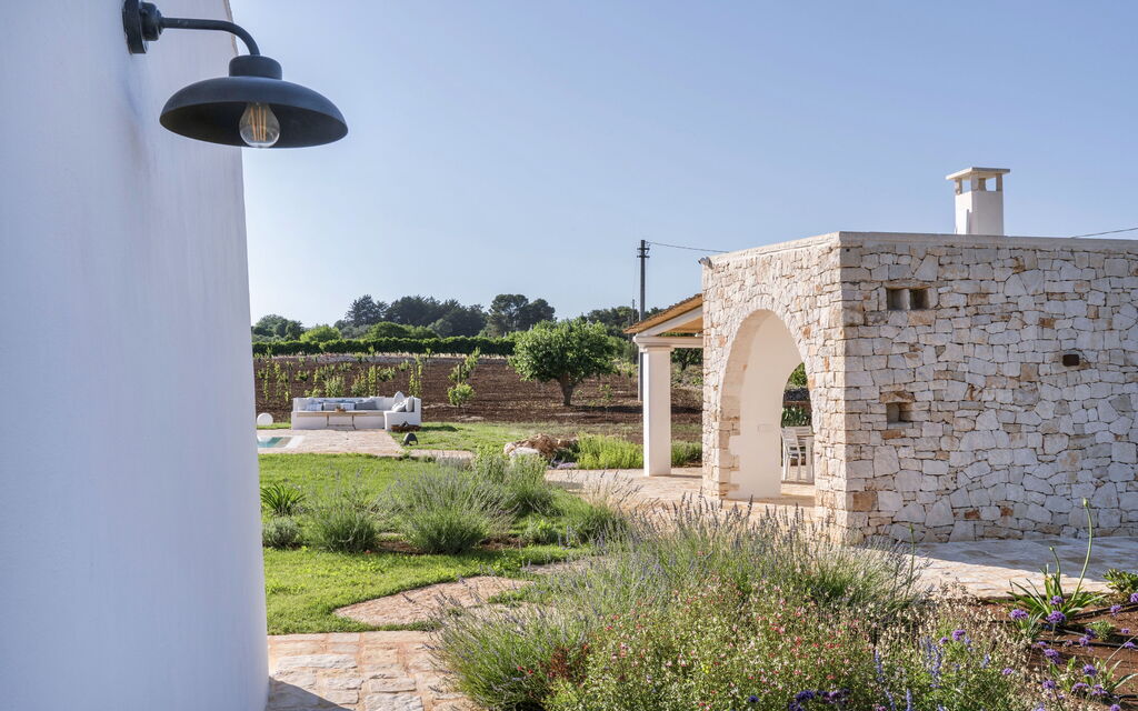 Trullo Cinzia: Attività, Balcone / Terrazza / Patio, Caratteristiche, Estate, Esterni, Giardino, Piscina, Primavera, Servizi