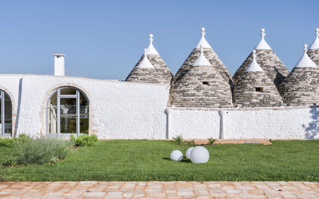 Trullo Cinzia: Attività, Balcone / Terrazza / Patio, Caratteristiche, Estate, Esterni, Giardino, Piscina, Primavera, Servizi