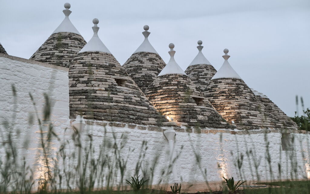 Trullo Cinzia: Attività, Balcone / Terrazza / Patio, Caratteristiche, Estate, Esterni, Giardino, Piscina, Primavera, Servizi