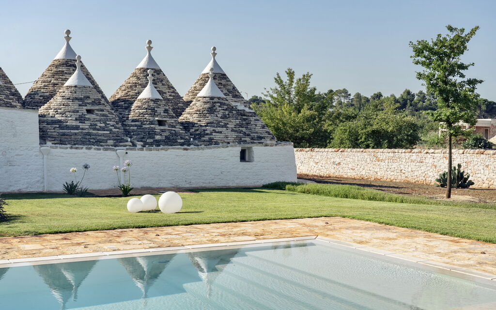 Trullo Cinzia: Attività, Balcone / Terrazza / Patio, Caratteristiche, Estate, Esterni, Giardino, Piscina, Primavera, Servizi