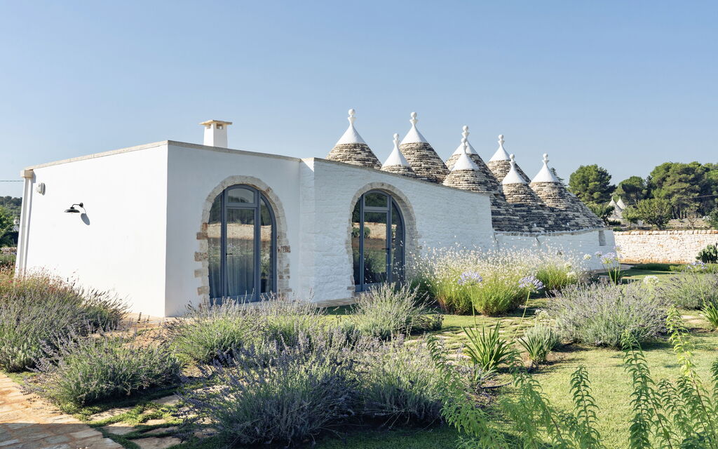 Trullo Cinzia: Attività, Balcone / Terrazza / Patio, Caratteristiche, Estate, Esterni, Giardino, Piscina, Primavera, Servizi