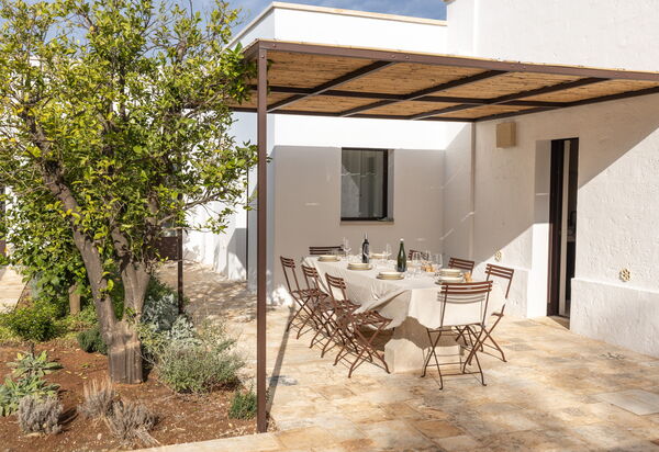 Villa Carratelli: Activities, Amenities, Balcony / Terrace / Patio, Building Exterior, Facilities, Garden, Main Entrance, Spring, Summer, Wellness