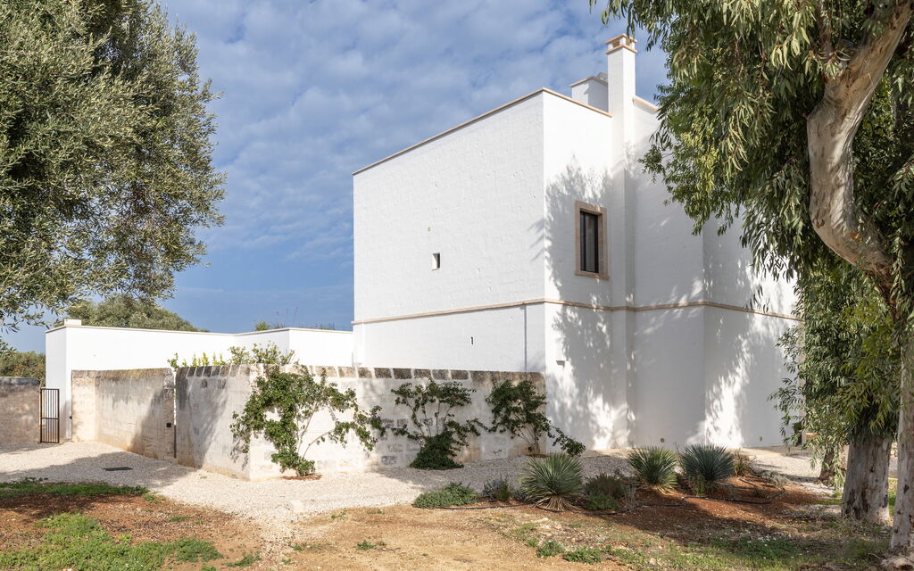 Villa Carratelli: Attività, Balcone / Terrazza / Patio, Benessere, Caratteristiche, Entrata Principale, Estate, Esterni, Giardino, Primavera, Servizi