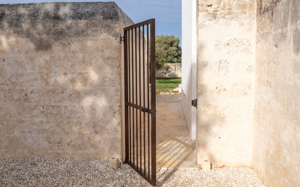 Villa Carratelli: Attività, Balcone / Terrazza / Patio, Benessere, Caratteristiche, Entrata Principale, Estate, Esterni, Giardino, Primavera, Servizi