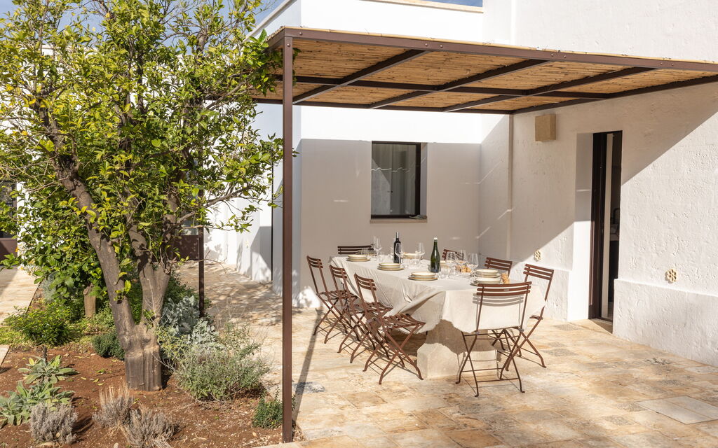 Villa Carratelli: Attività, Balcone / Terrazza / Patio, Benessere, Caratteristiche, Entrata Principale, Estate, Esterni, Giardino, Primavera, Servizi