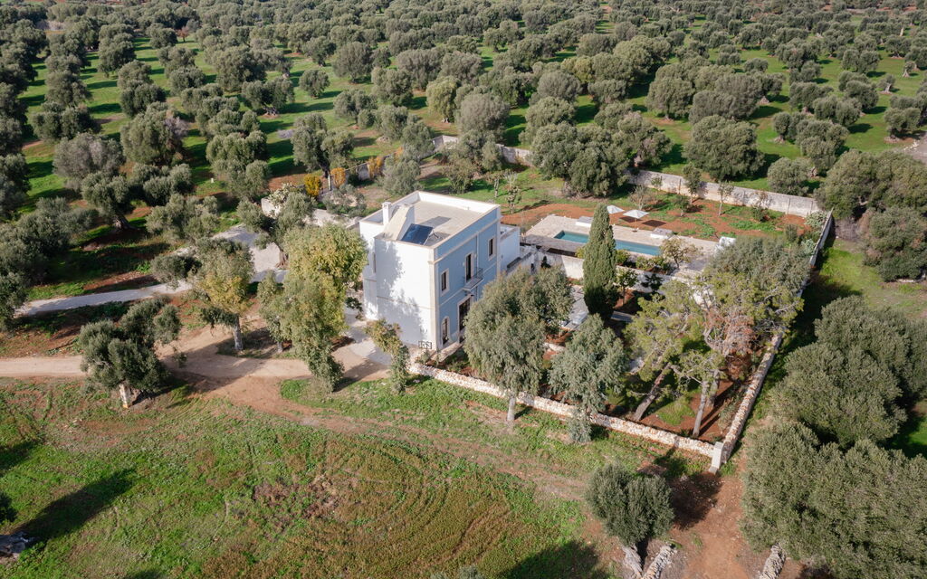 Villa Carratelli: Attività, Balcone / Terrazza / Patio, Benessere, Caratteristiche, Entrata Principale, Estate, Esterni, Giardino, Primavera, Servizi